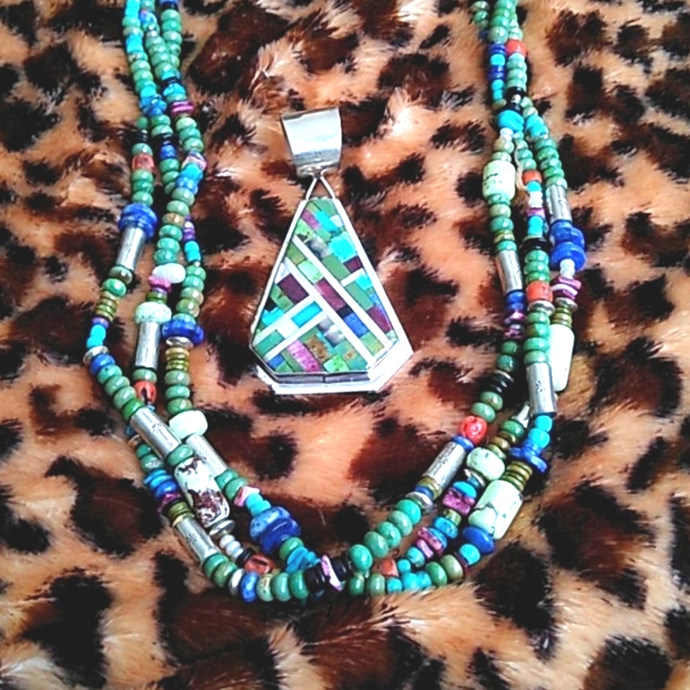 VINTAGE INLAID TURQUOISE PENDENT AND 3 STRAND TORS - Picture 4 of 11